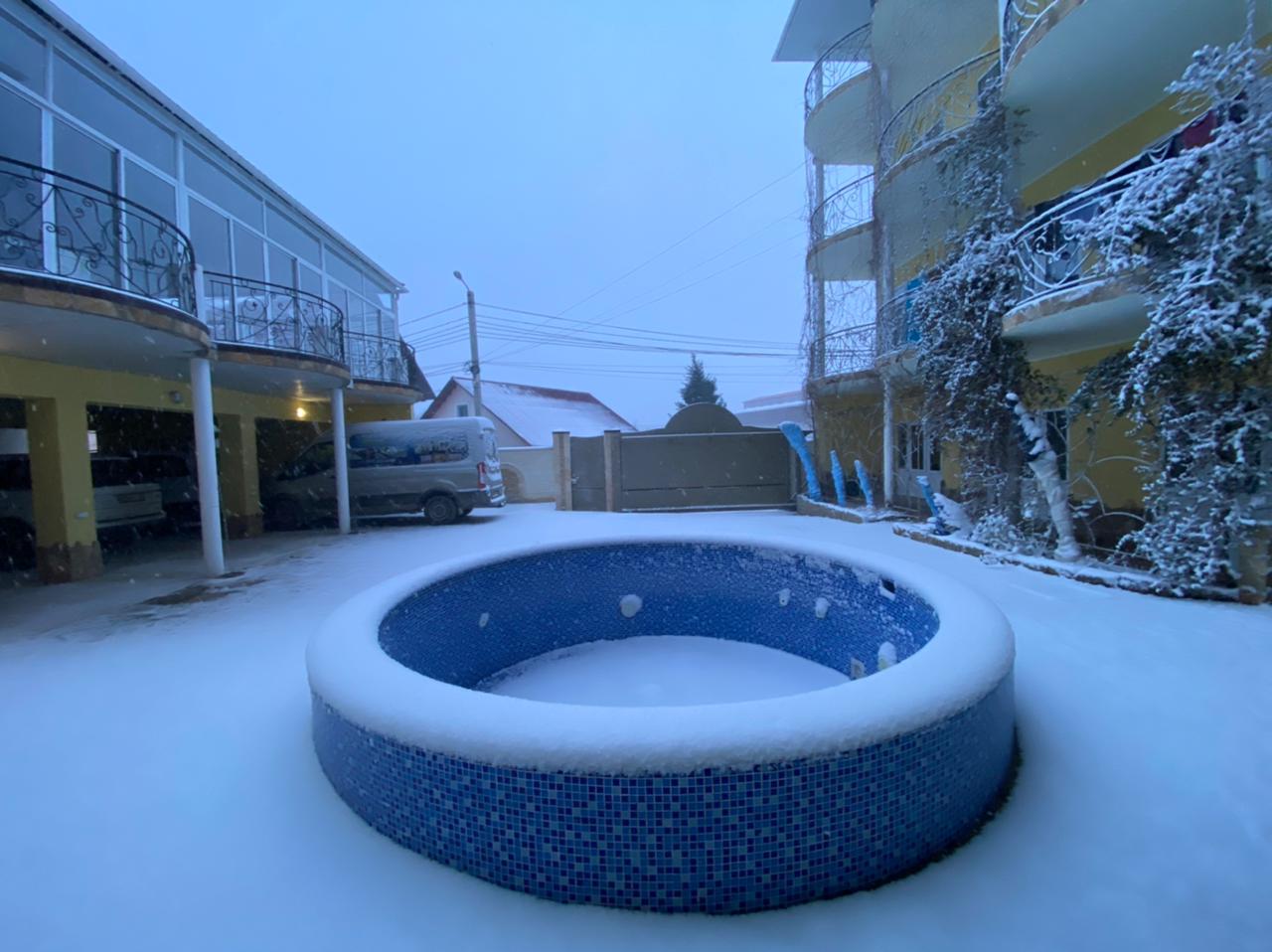 Крым Судак снег в гостевом доме Севилья фото
